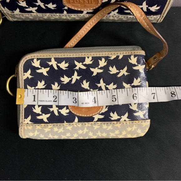Fossil Blue and Beige Bird Pattern Wristlet - Picture 3 of 4